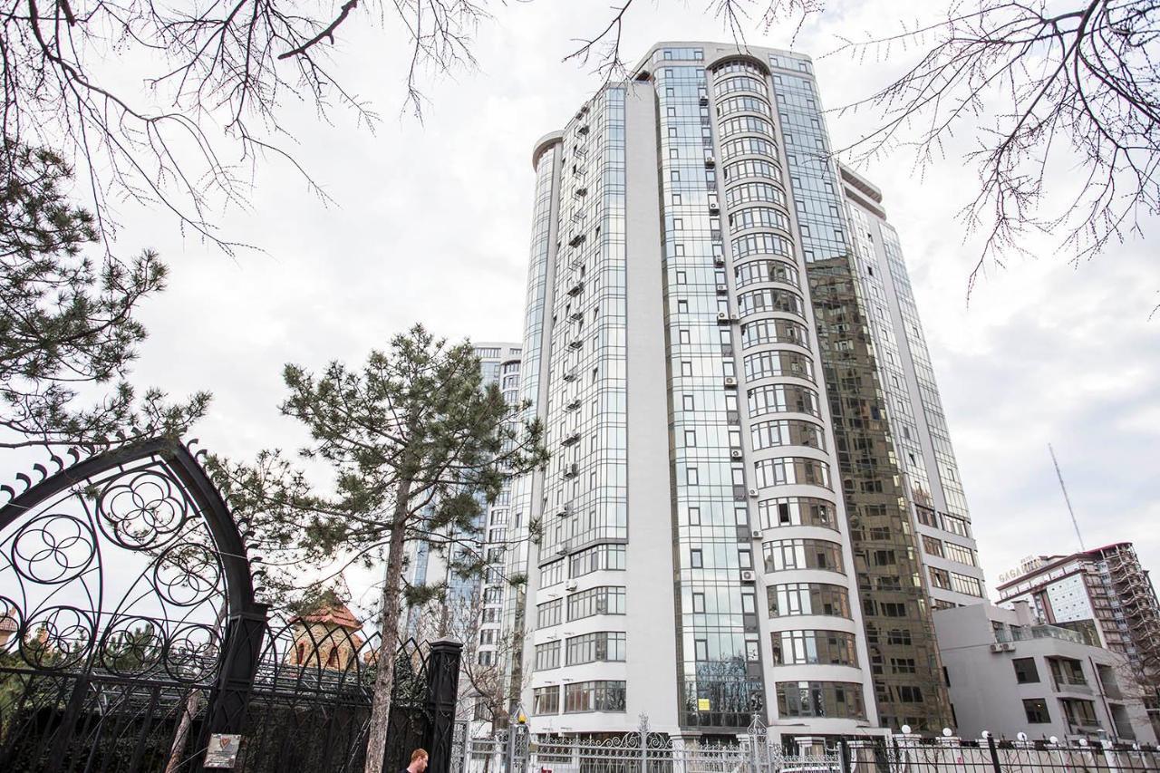 Gagarin Plaza Apartment 70 Square Metres On 12Th Floor Odessa Exterior foto